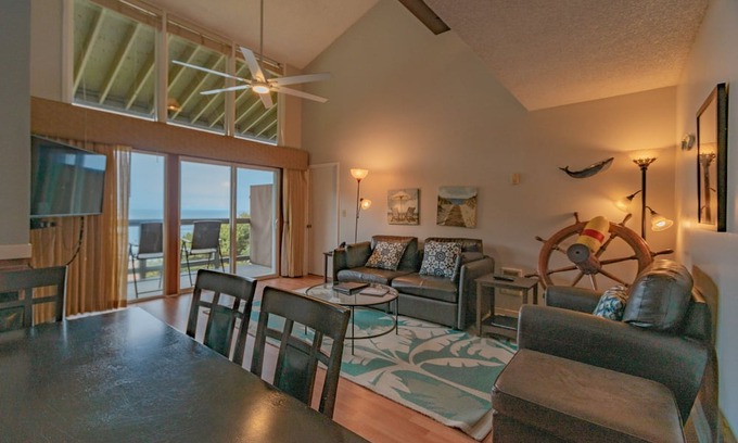 Otter Rock Apartamento | Ocean-View Suite with Loft & Full Kitchen