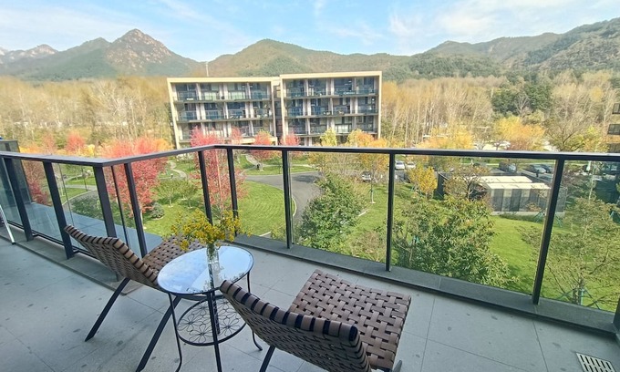 Chengde Apartamento | 2-Bedroom Loft - Onsen, creek, playground (2-hour drive from Beijing)