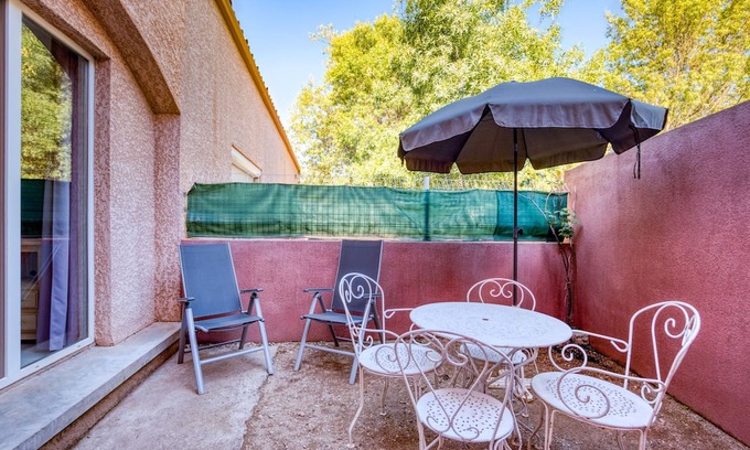 Le Bosc Casa | Holiday Home 'Gîte Duplex Cour Proche Lac Salagou' with Private Garden and Wi-Fi
