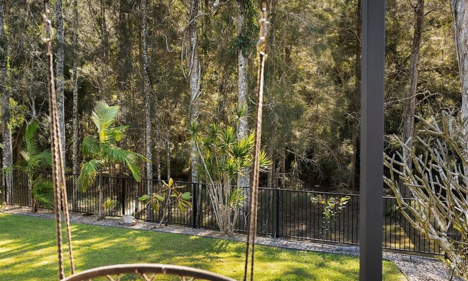 Hyland Park Casa | A Tranquil Bushland Escape Near the Beach