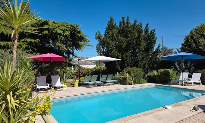 Sainte-Maure-de-Touraine Casa | Holiday Home 'Des Caves' with Shared Pool, Wi-Fi and Air Conditioning