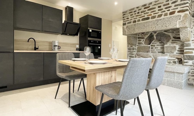 Saint-Quentin-les-Chardonnets Cabaña | Encantador Gîte Moderno para 2 en Normandía, Se Admiten Mascotas