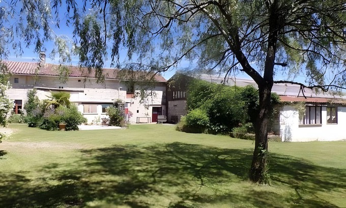 La Chapelle-Pouilloux Casa | Gîte La Grange - Full Comfort with Pool, Playground and Bicycles in La Chapelle-Pouilloux