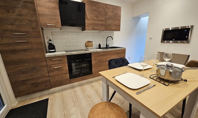 Epinal Cabaña | Casa renovada con garaje privado en Épinal