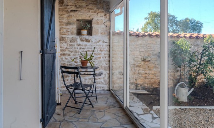 Brizambourg Casa | Charming Gite: "Chai Nous"