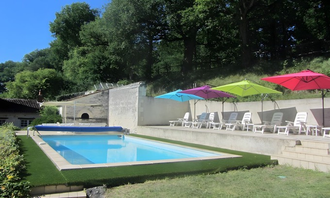 Mondion Casa | Country House 'Vallon' with Shared Pool, Private Terrace and Wi-Fi