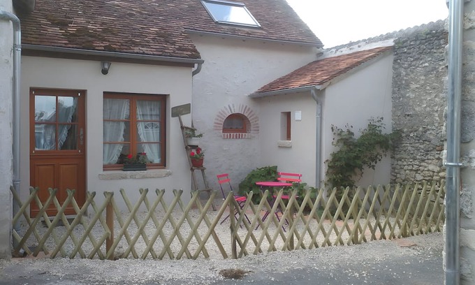 Saint-Laurent-Nouan Casa | The Little House Near Chambord
