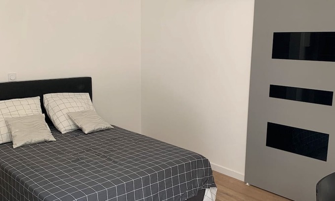 Hanvec Apartamento | Studio Apartment '1' with Private Terrace, Shared Garden and Wi-Fi