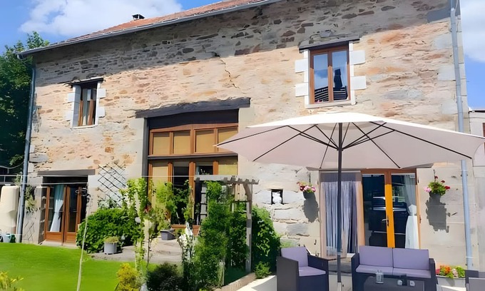 Janaillat Casa | Holiday Home 'La Grande Maison De Janaillat' with Private Terrace, Private Garden and Wi-Fi