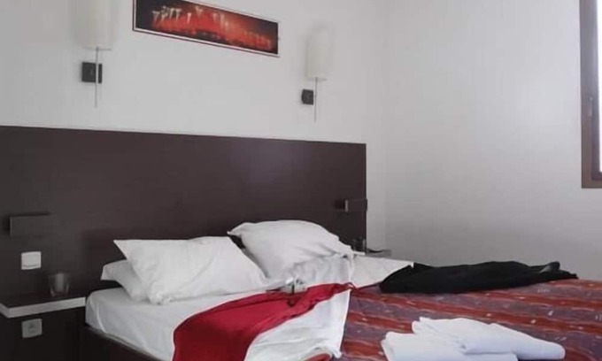 Carcassonne Hotel | Beautiful Views in the South of France! 2 Comfortable Units! Parking Available!