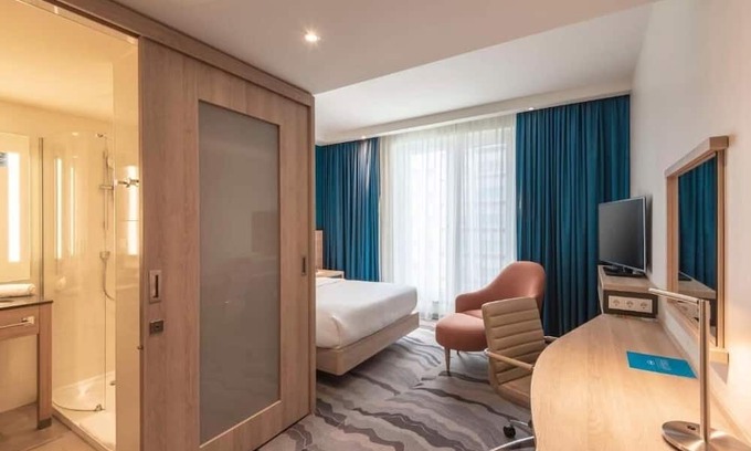 Mitte Hotel | Explore Berlin from a Prime City Centre Location | 3 Queen Rooms w/Breakfast