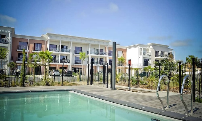 La Baule-Escoublac Hotel | Stylish Hotel in La Baule Escoublac! Pets Allowed, Outdoor Swimming Pool!