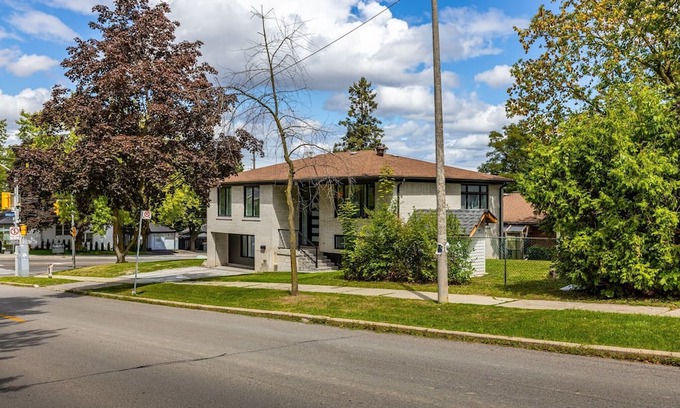 Newtonbrook Casa | Modern 3-Bedroom Escape + Free Parking