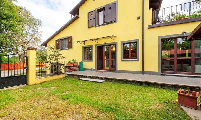 Castagneto Po Apartamento | Holiday Home 'Il Trucchetto' with Private Garden