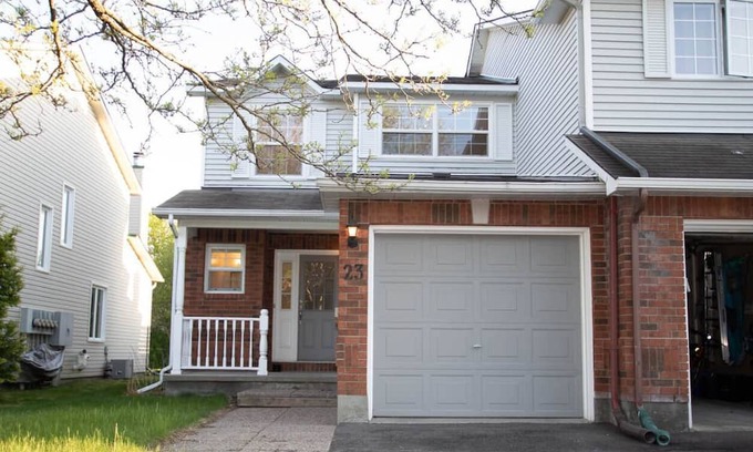 Kanata Lakes - Marchwood Lakeside - Morgan's Grant - Kanata Casa | Cozy SubUrban Retreat Ideal for Family & Young Professionals in Kanata Lakes