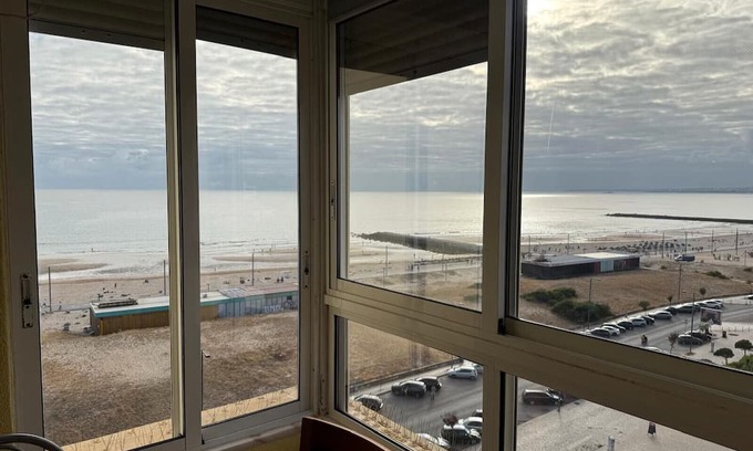 Costa de Caparica Apartamento | T2 with Pool in Front of the Beach