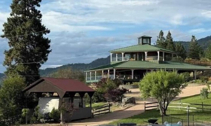 Central Okanagan Casa | Oasis in Oyama