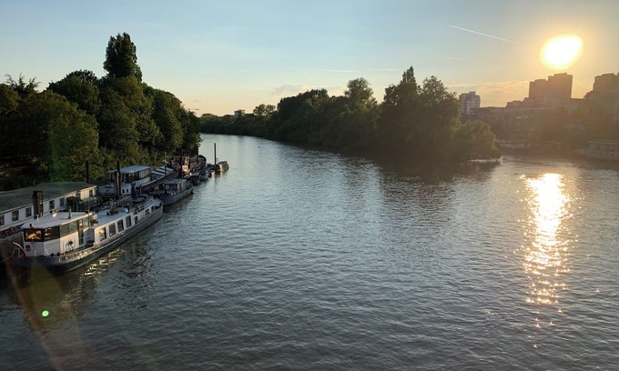 Kew Alquiler De Eote | Houseboat on the Thames in London next to Kew Gardens