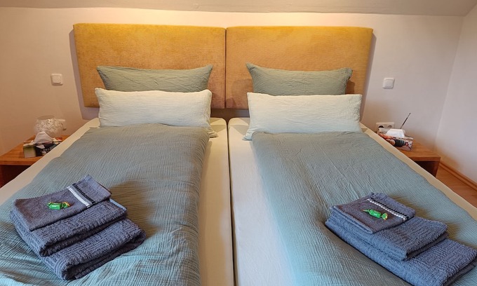 Laubach Apartamento | Stylish vacation apartment with barrel sauna in the countryside