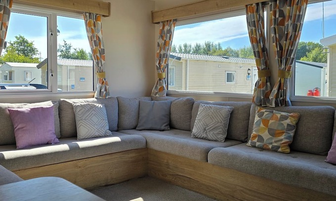 Flookburgh Cabina | Lakeland leisure park, sleeps up to 8