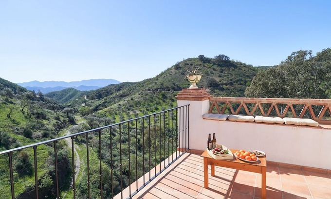 Alora Apartamento | Country house in an historic wine press near Malaga, Ecological accommodation