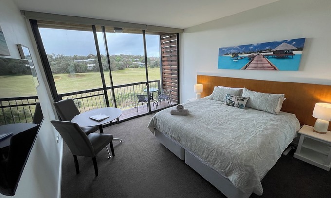 Fingal Complejo | Coastal Cove Suite with balcony and heated pool - close to hot springs.