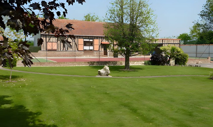 Domart-en-Ponthieu Casa | Holiday Home 'Domaine De L'olympe' with Wi-Fi