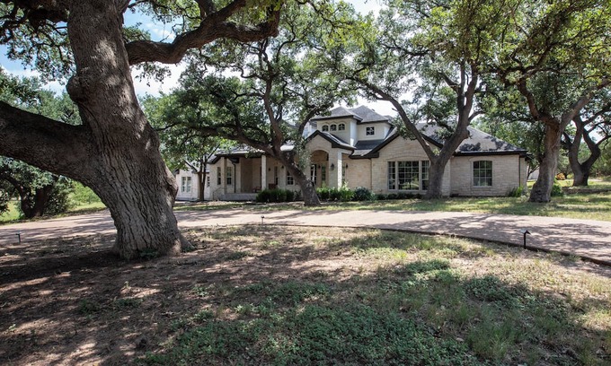 Austin Casa | Spacious 7-bedroom house at the junction of Austin, Driftwood & Dripping Springs