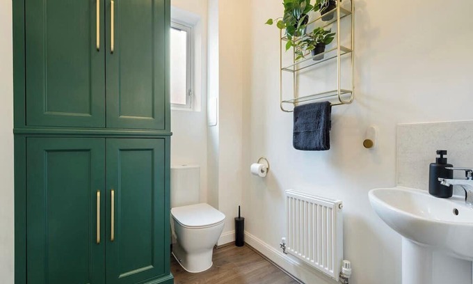 Coulsdon West Casa | 4-Bed in Coulsdon 20 min London, 20 min Gatwick 2
