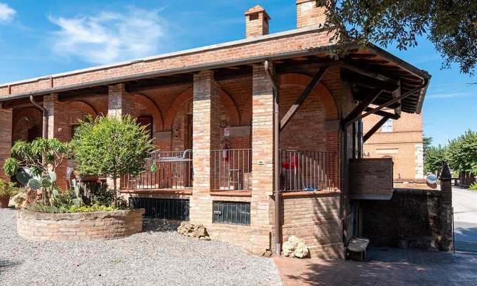 Acquaviva Apartamento | Apartment 'Isidora' with Private Garden, Wi-Fi and Air Conditioning