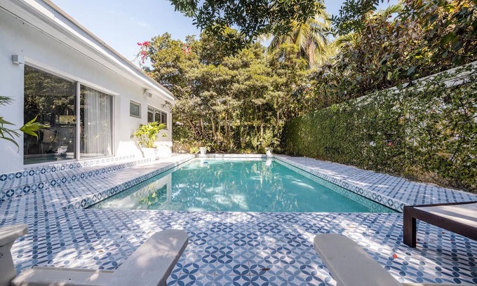 El Portal Casa | Artist Den Cozy Home with Pool and Parking