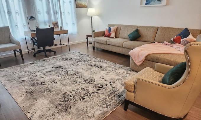 Little Tokyo Hotel | Urban Escape Stylish 1BR Retreat in fabulous Los Angeles