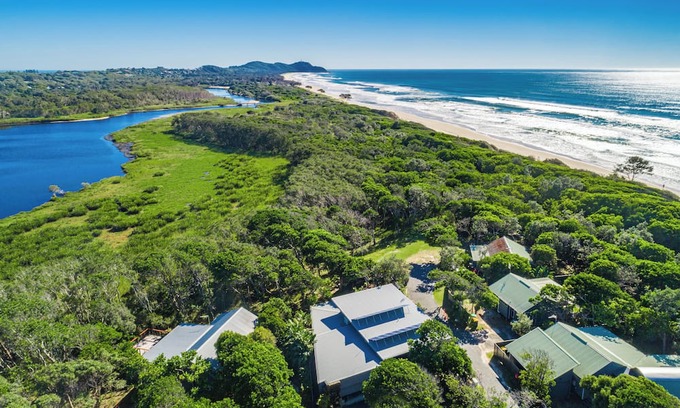 Suffolk Park Cabaña | #13 Tallow Sands - Lakeview