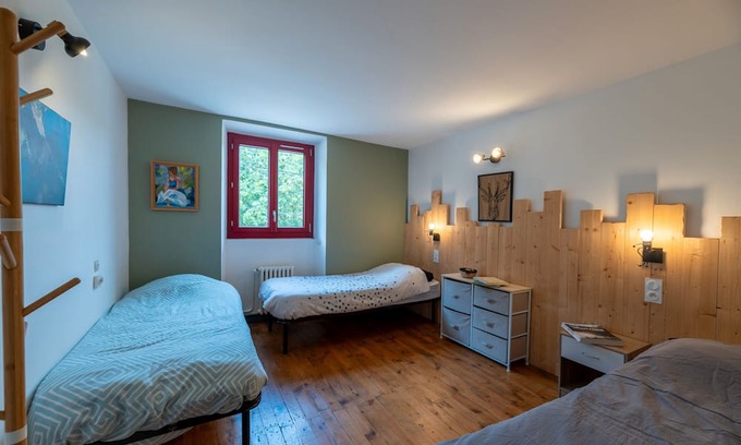 Vassieux-en-Vercors Apartamento | Room 'Les Carlines 3' with Mountain View, Shared Terrace and Wi-Fi