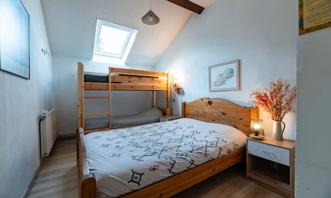 Vassieux-en-Vercors Apartamento | Room 'Les Carlines 6' with Mountain View, Shared Terrace and Wi-Fi