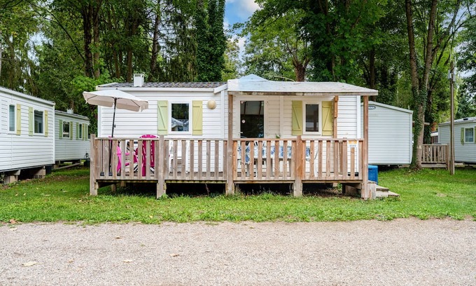 Boofzheim Apartamento | Apartment 'Lydia's Mobilhome' with Shared Pool, Private Terrace and Private Garden