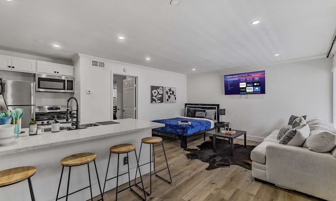 Hyde Park Apartamento | 1BD Luxe Stay, Comfy Beds, Near downtown