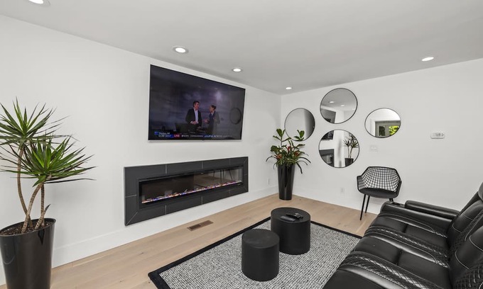 Allied Arts Casa | 2BR Home in Menlo Park Near Stanford University!