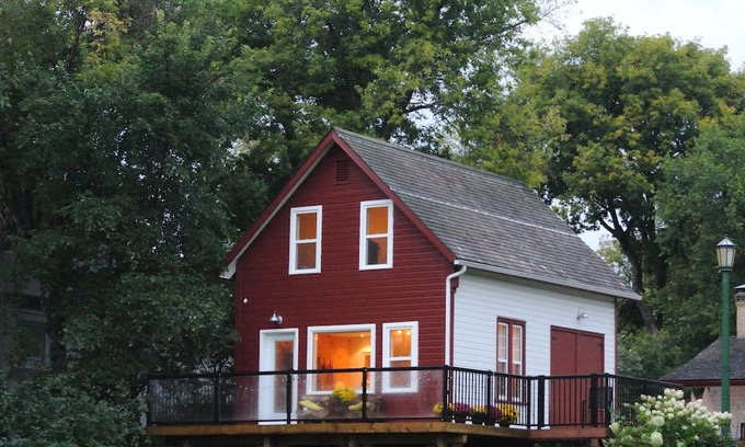 Selkirk Cabina | The Carriage House - your unique private getaway