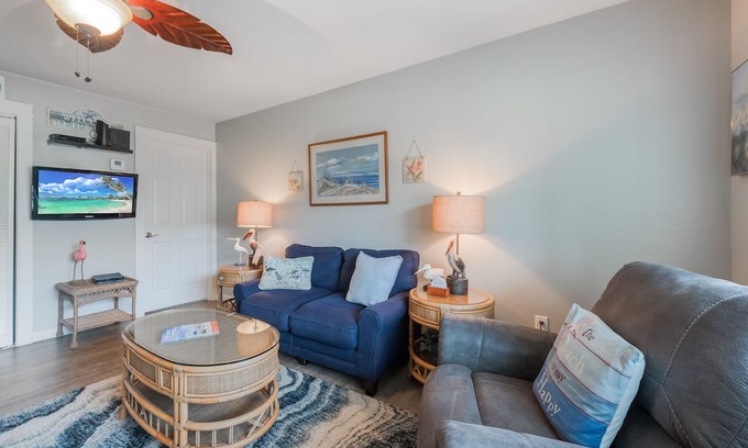 Port Aransas Condominio | Cozy Studio Large Pool w/ a Private Courtyard and a 5 Min Walk to the Beach