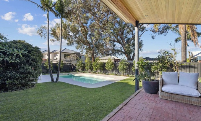 Scarborough Casa | Stunning Large Home in Scarborough with a Pool