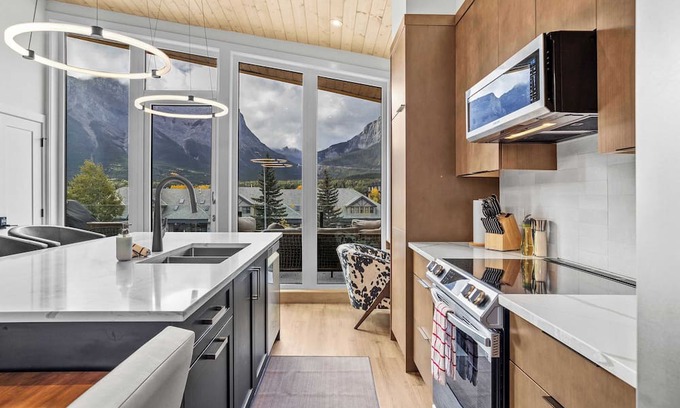 Teepee Town Casa | Scenic Views in a Luxurious Townhouse