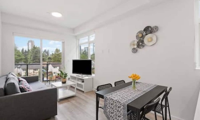 Surrey Apartamento | Modern Central 1BR condo, Surrey