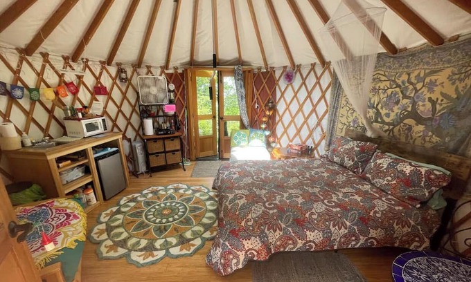 Powellhurst-Gilbert Casa | Meadow Stay on Farm with panoramic views