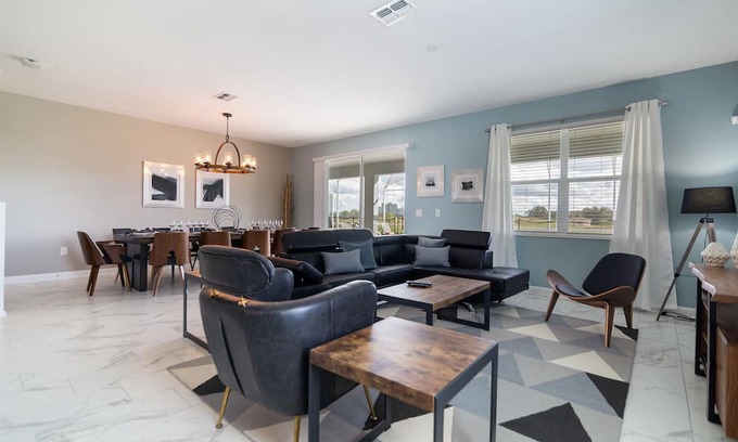 Davenport Condominio | Lovely Pool Home with Spa and Game Room-1620MC