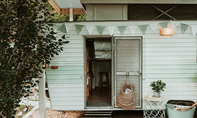 Mylor Casa | A chic vintage caravan in an idyllic setting.nPure escapism in the Hills.