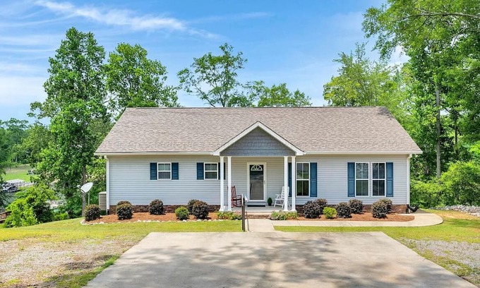 Double Springs Casa | Amazing, Lake Front Home With Boat Dock