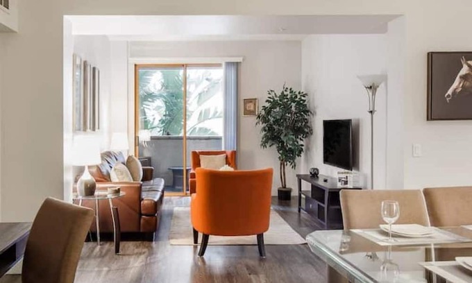 Westwood Apartamento | 3 bed, 3 full bath Apt on the Wilshire Corridor