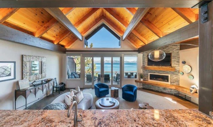 Tahoe City Casa | Luxurious 4 Bedroom Lakefront | Unit 131