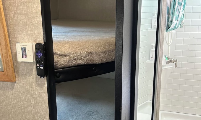 La Hacienda Estates Complejo | Cozy Camper near lake Travis & Colorado River